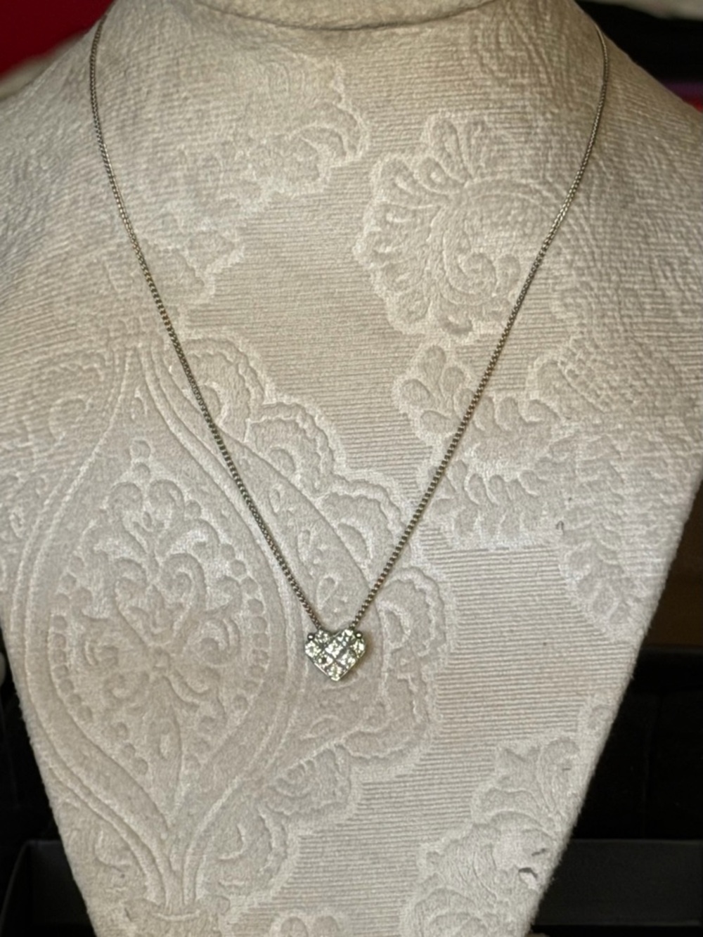 14kt white gold diamond heart pendant.